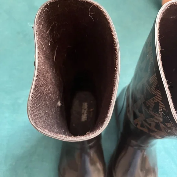 Michael Kors Women's Rain Boots Size 10 Black Rubber- MK Monogram Pattern - Picture 4 of 6